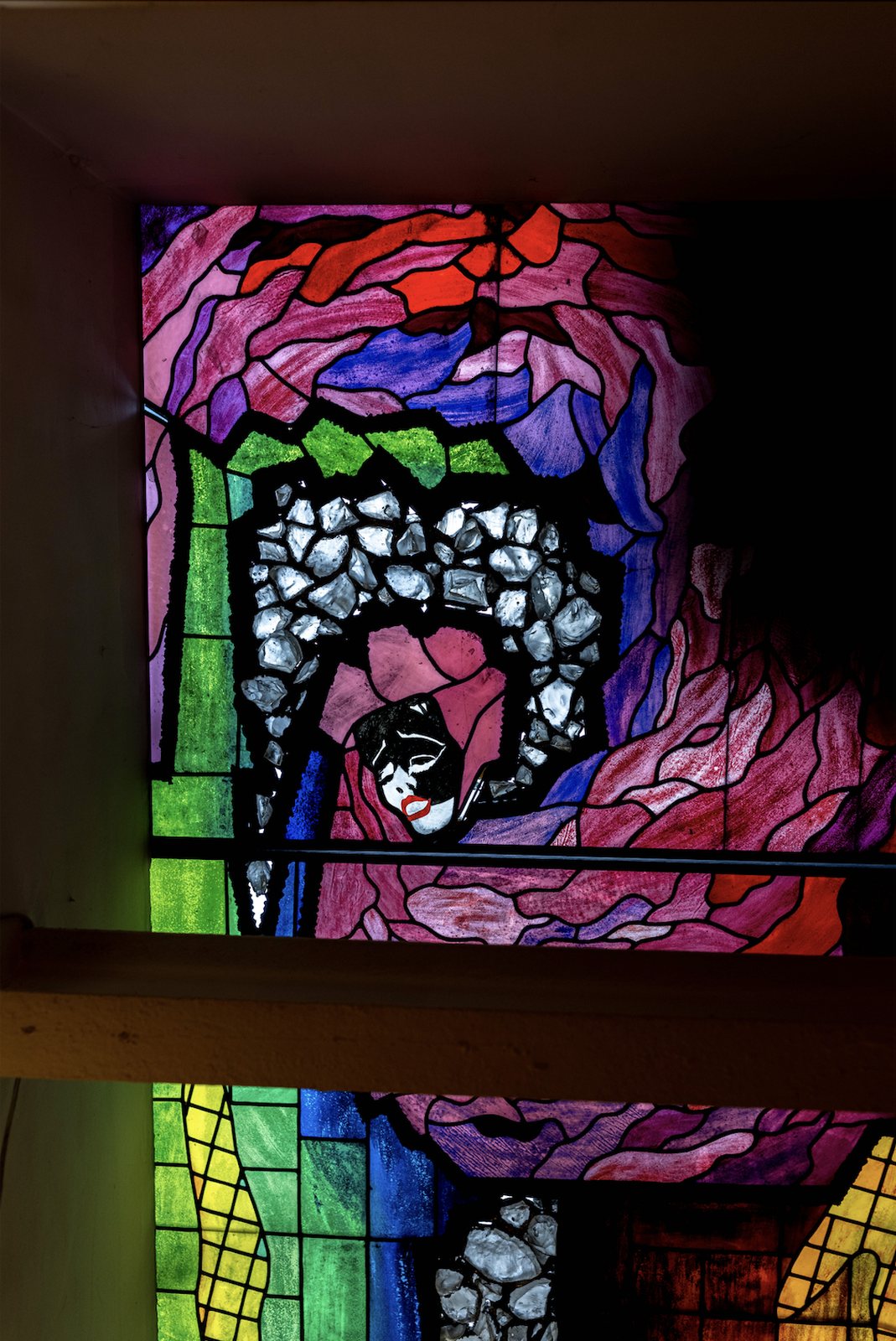 Klasa i Wyrafinowanie — stained glass window portrait